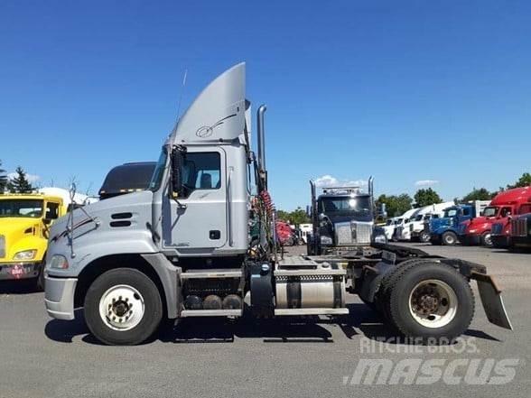 Mack PINNACLE CXU612 Truck Tractor Units