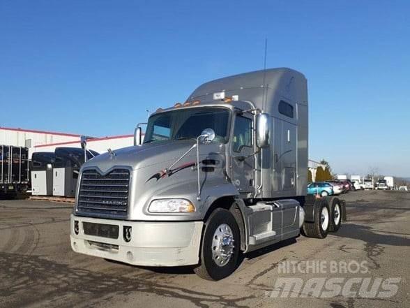 Mack PINNACLE CXU613 Truck Tractor Units