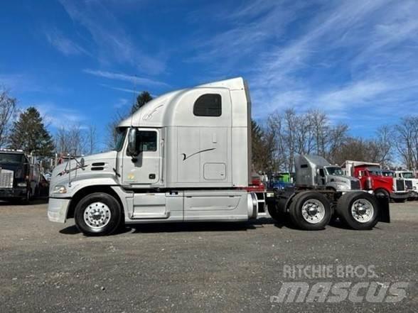 Mack PINNACLE CXU613 Truck Tractor Units