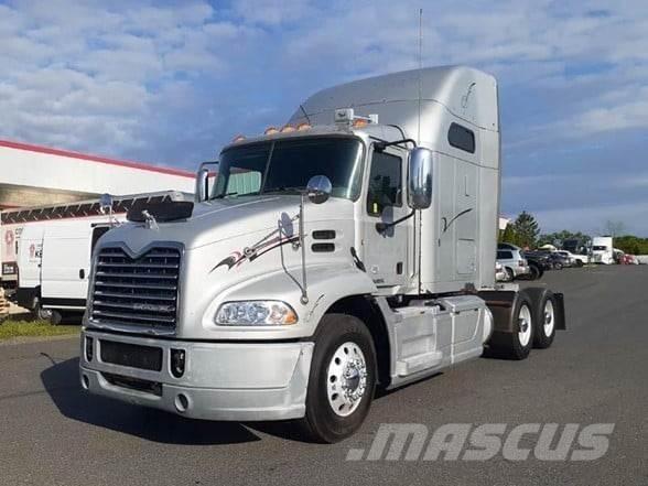 Mack PINNACLE CXU613 Truck Tractor Units