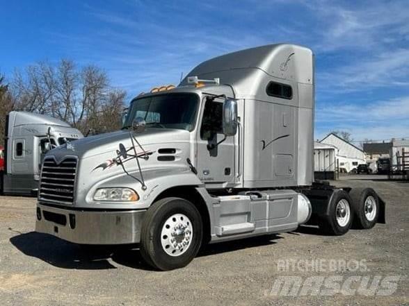 Mack PINNACLE CXU613 Truck Tractor Units