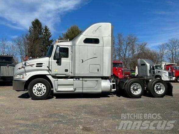Mack PINNACLE CXU613 Truck Tractor Units