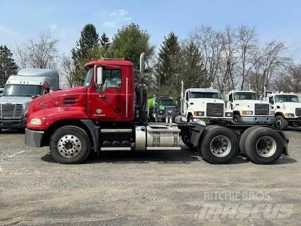 Mack PINNACLE CXU613 Truck Tractor Units