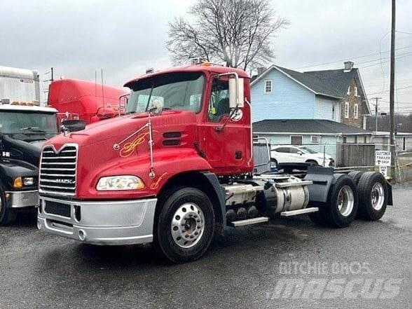 Mack PINNACLE CXU613 Truck Tractor Units