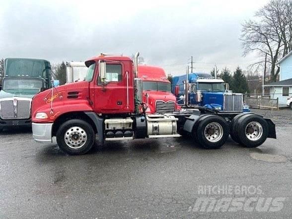 Mack PINNACLE CXU613 Truck Tractor Units