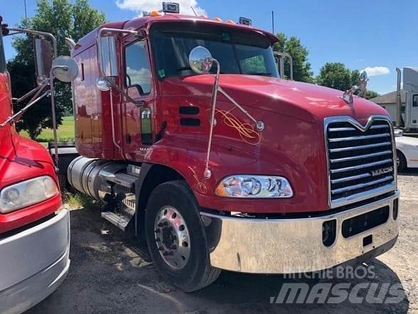Mack PINNACLE CXU613 Truck Tractor Units