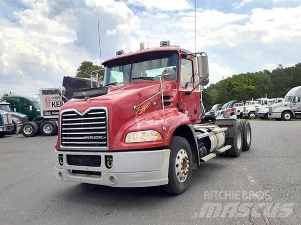 Mack PINNACLE CXU613 Truck Tractor Units