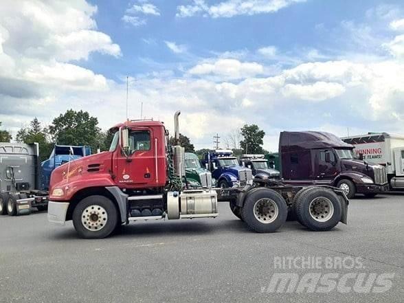 Mack PINNACLE CXU613 Truck Tractor Units
