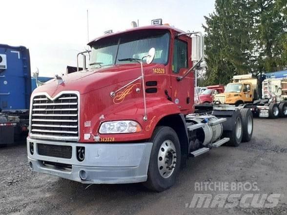 Mack PINNACLE CXU613 Truck Tractor Units