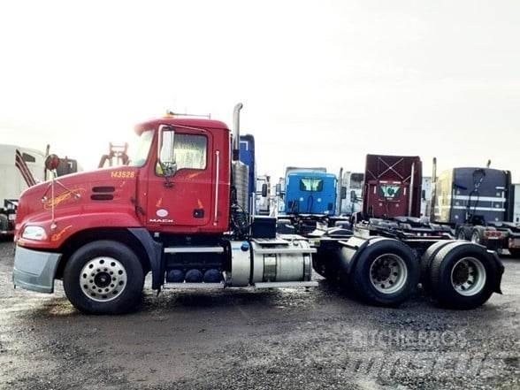 Mack PINNACLE CXU613 Truck Tractor Units