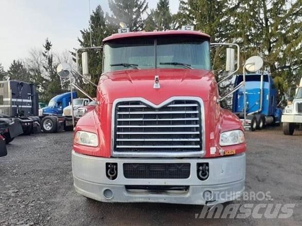 Mack PINNACLE CXU613 Truck Tractor Units