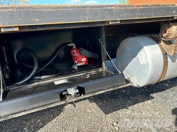 Peterbilt 330 Flatbed/Dropside trucks