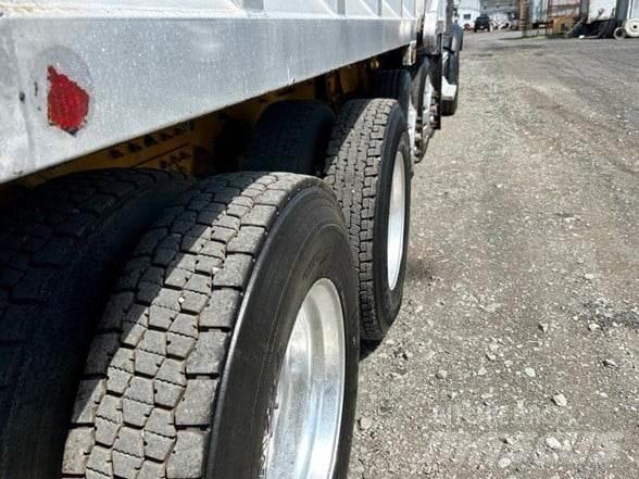 Peterbilt 567 Tipper trucks