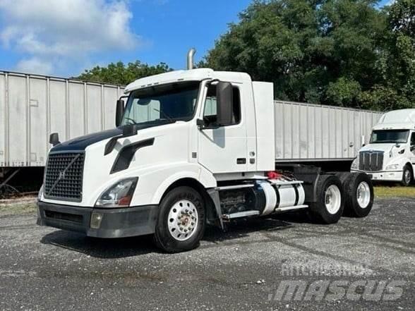 Volvo VNL64T300 Truck Tractor Units