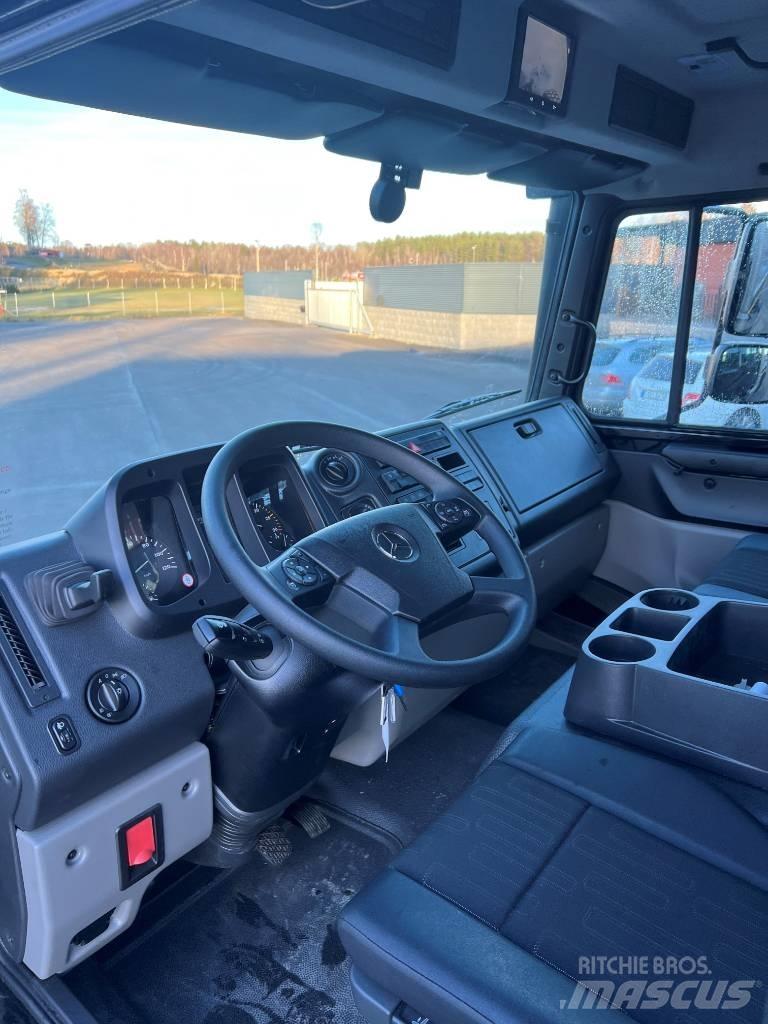Mercedes-Benz Unimog Flatbed/Dropside trucks