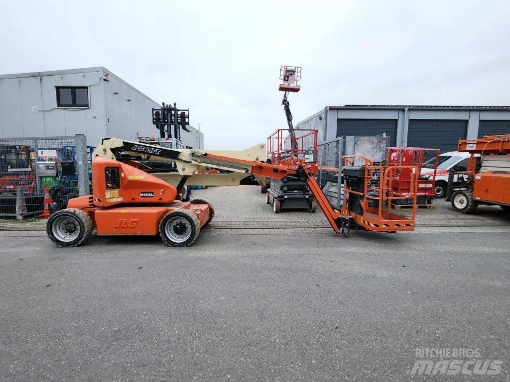 JLG M 450 AJ Articulated boom lifts