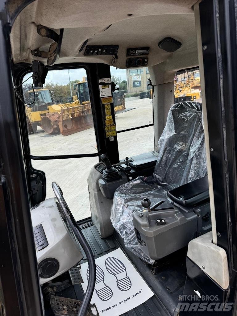 CAT 953D Crawler FEL's