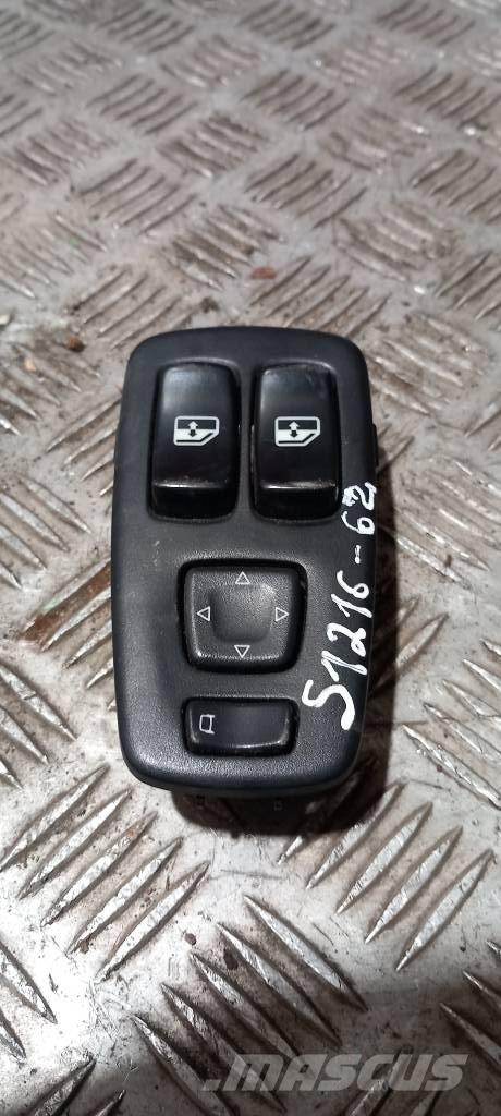 Scania R 440   1445793 Cabins and interior