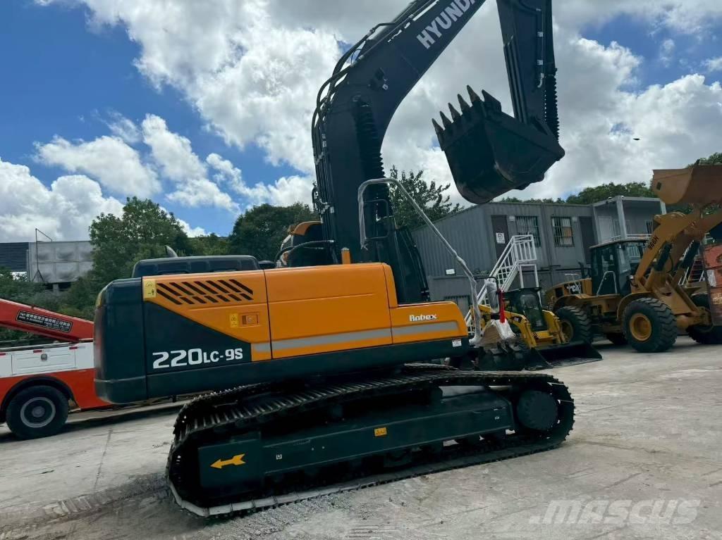 Hyundai 220 Midi excavators  7t - 12t