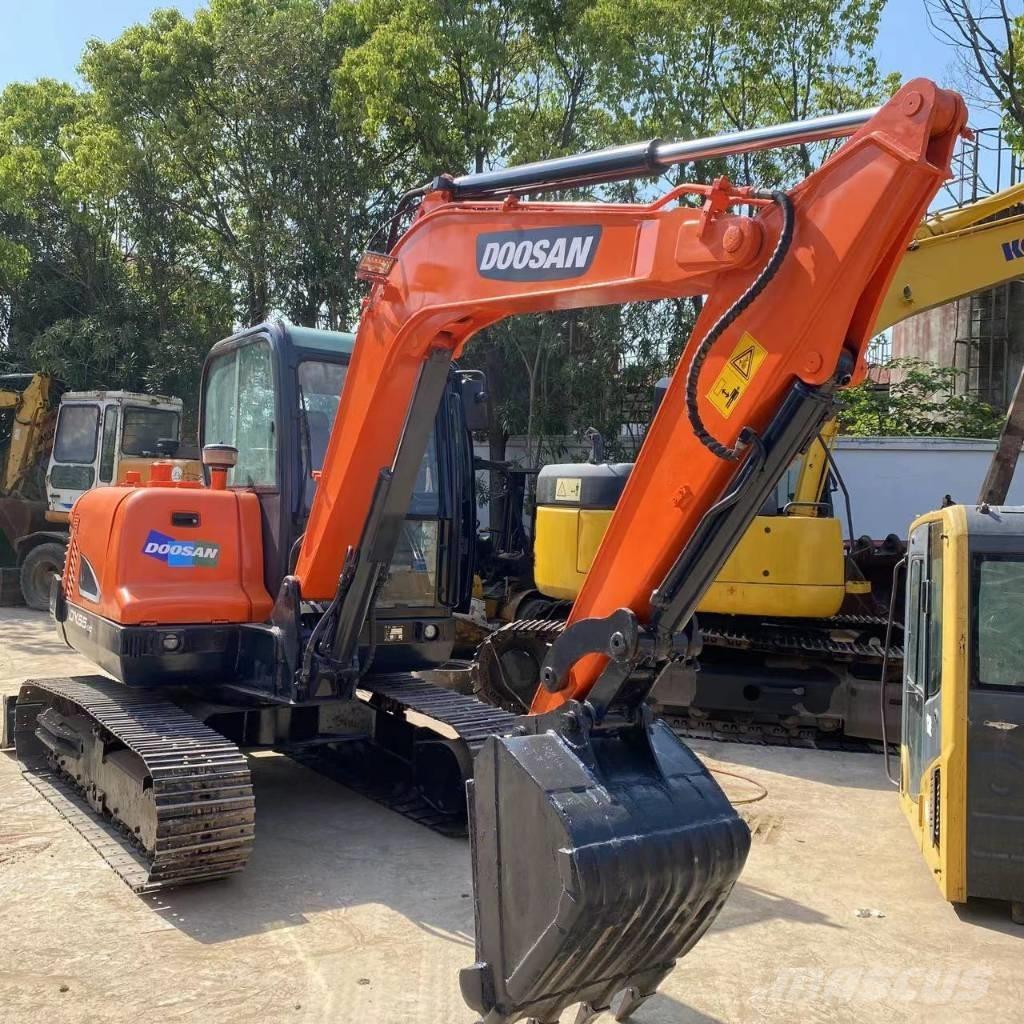 Doosan DX 55 Mini excavators < 7t