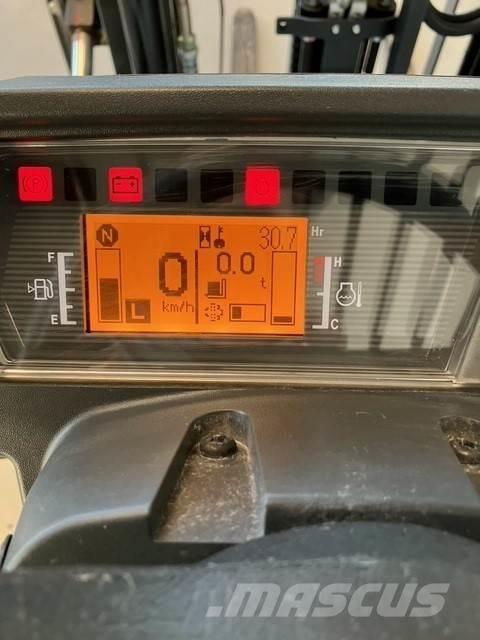Mitsubishi FD25N3 Diesel trucks