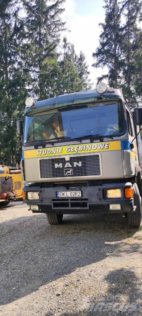 MAN 26.422 Flatbed/Dropside trucks