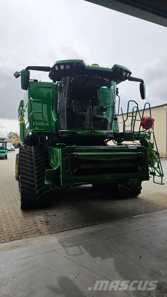 John Deere X9 1100 Combine harvesters