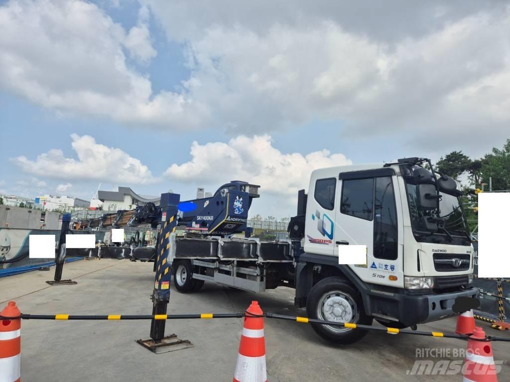 Horyong MR400A Truck mounted aerial platforms