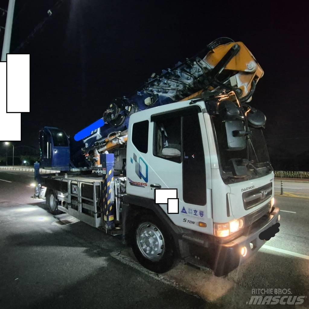 Horyong MR400A Truck mounted aerial platforms