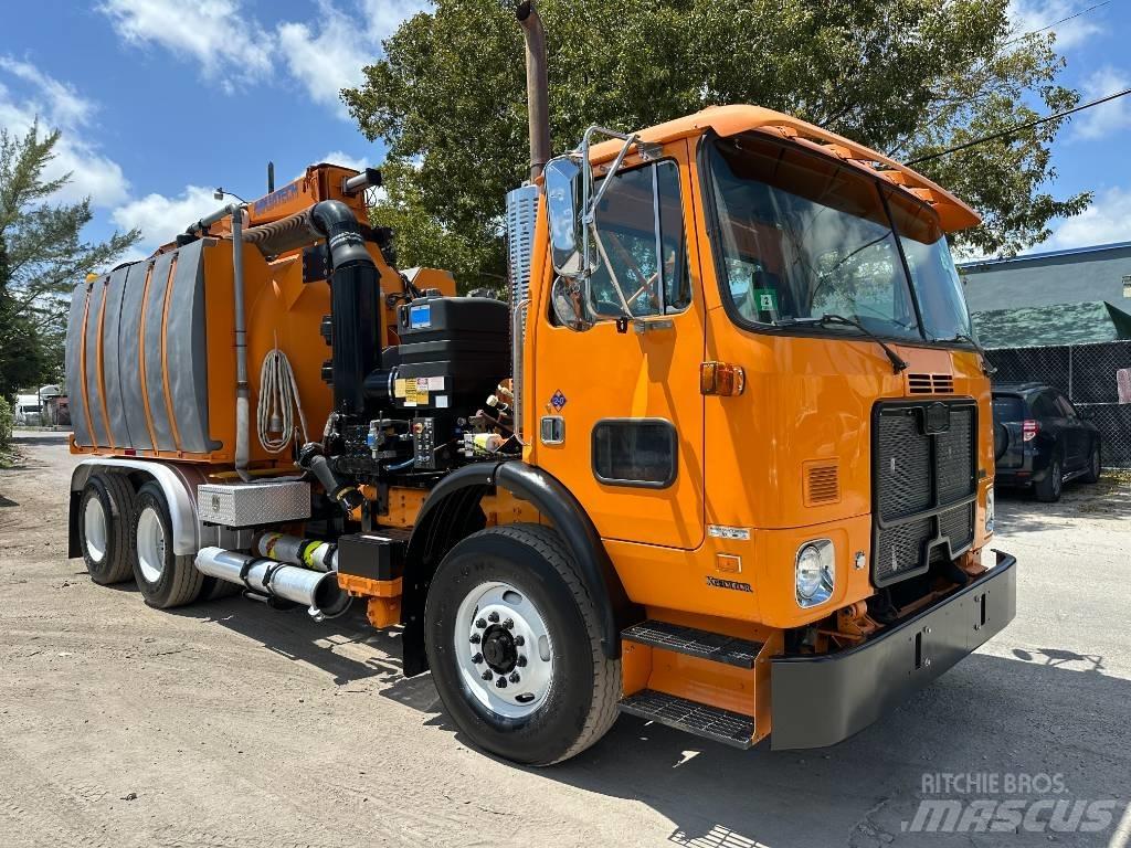 Autocar WX64 Sewage disposal Trucks