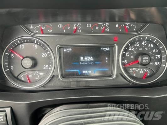 International LT 625 Truck Tractor Units