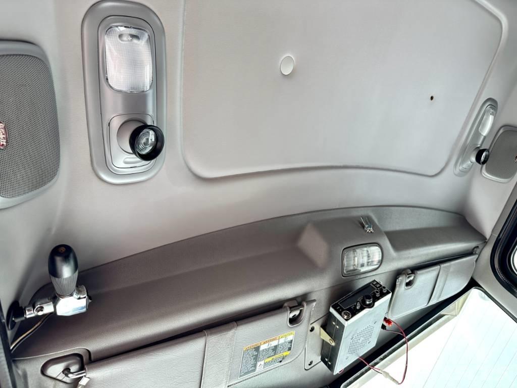 Peterbilt 389 Truck Tractor Units