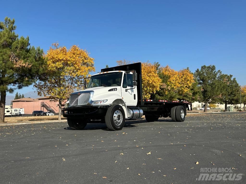 International 4300 Flatbed/Dropside trucks