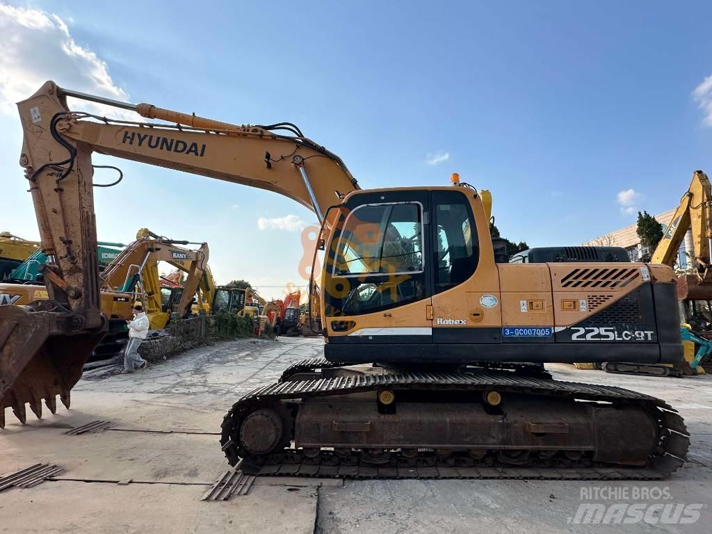 Hyundai 225 Crawler excavators