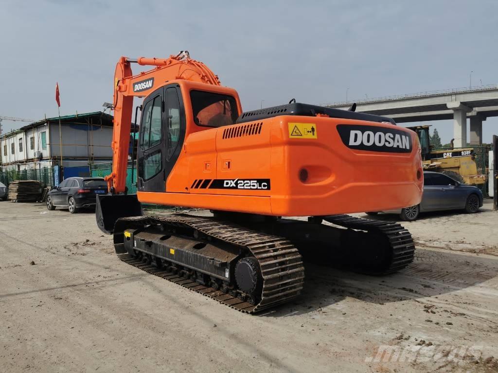 Doosan DX 225 LC Mini excavators < 7t