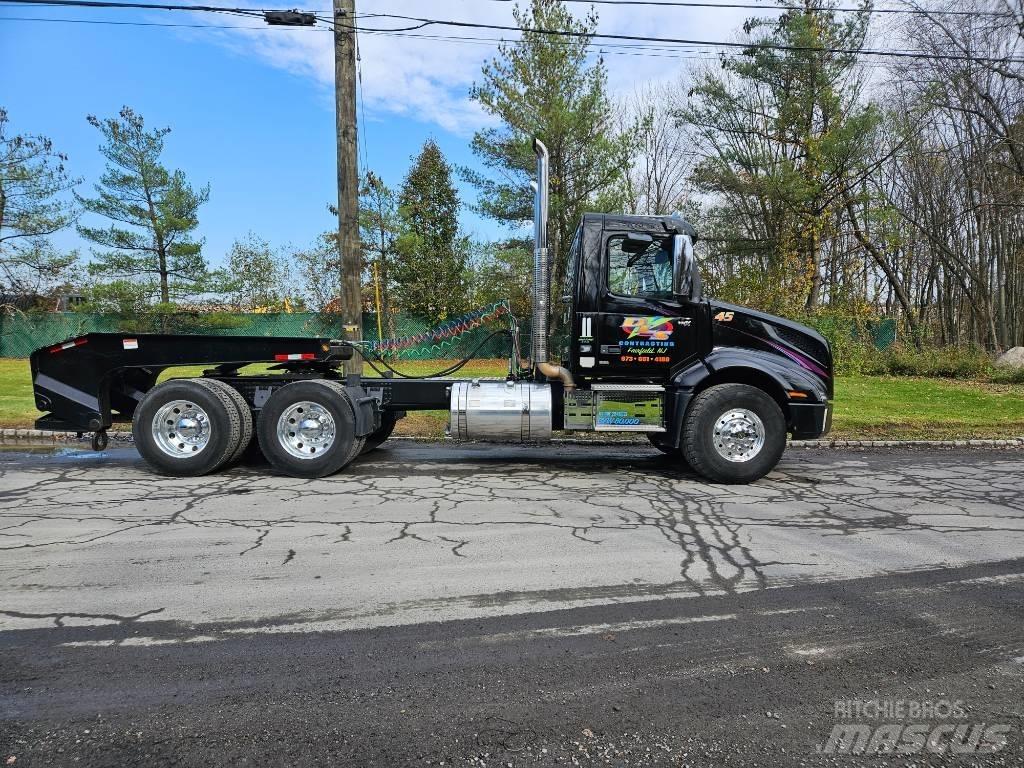 Volvo VNX 64 T300 Flatbed/Dropside trucks