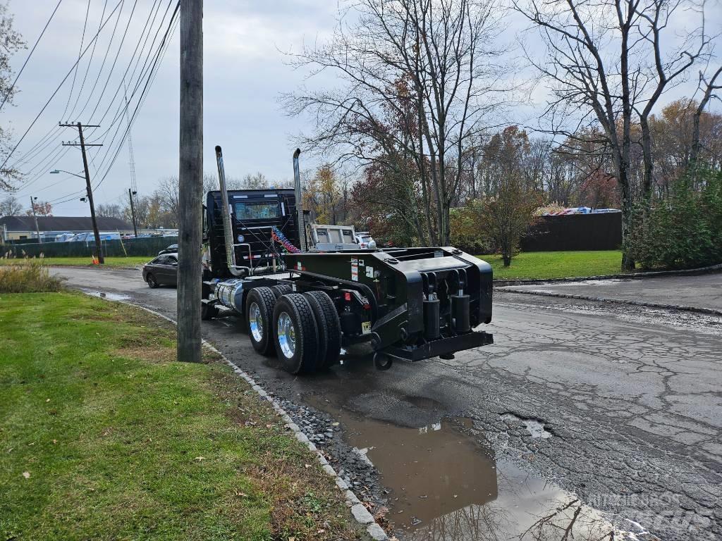 Volvo VNX 64 T300 Flatbed/Dropside trucks