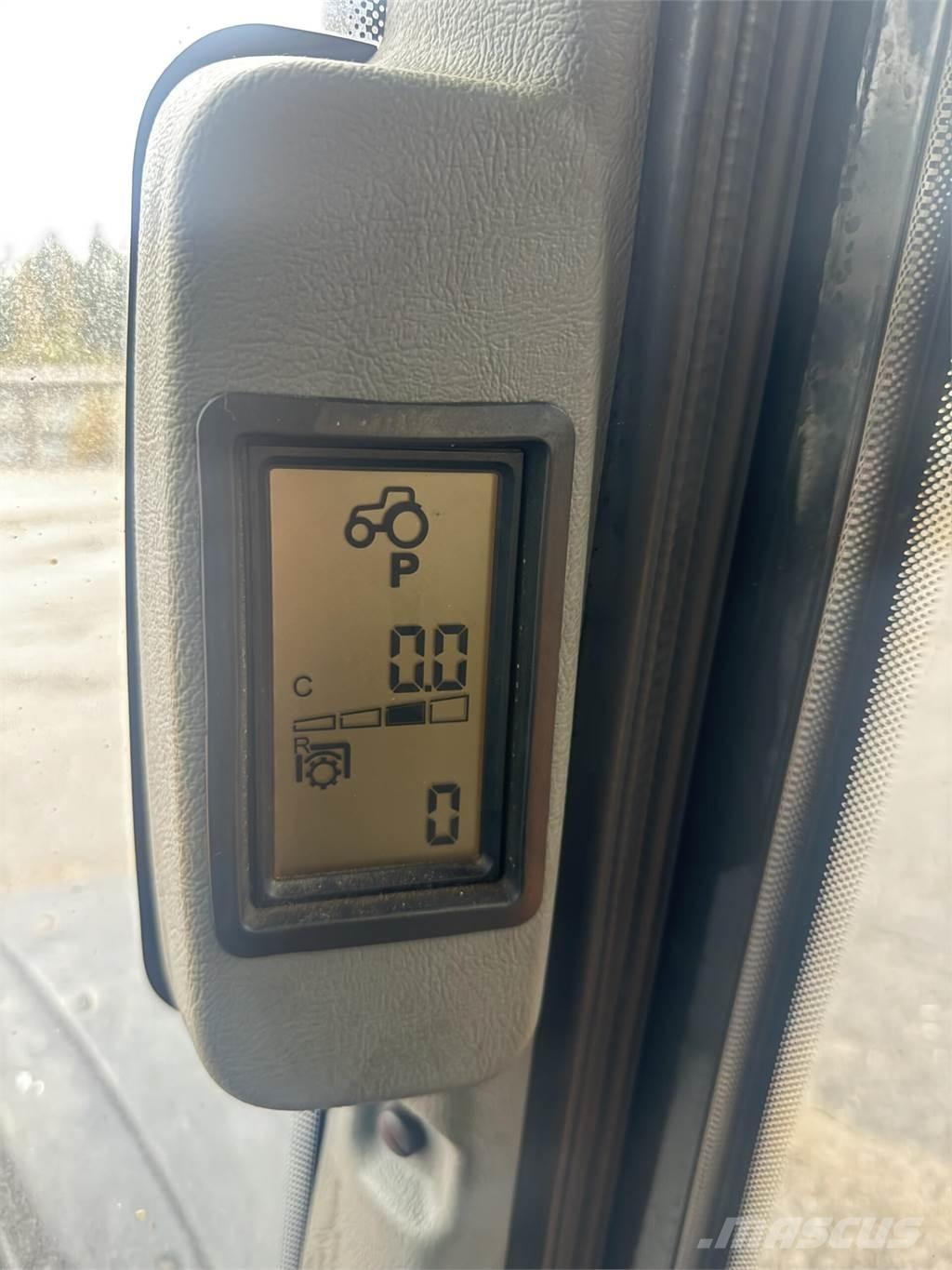 Valtra N142 Tractors