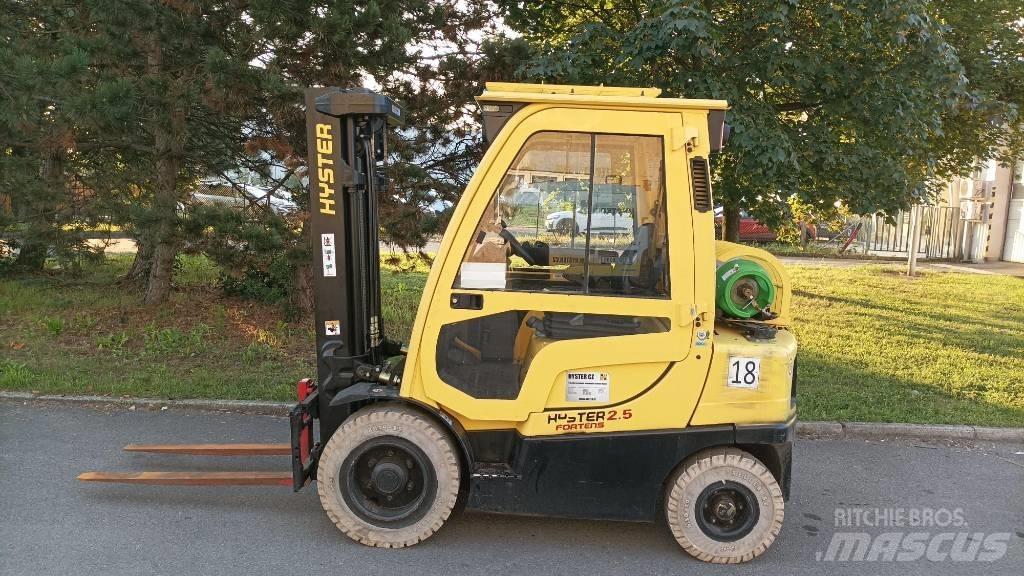 Hyster H2.5FT LPG trucks