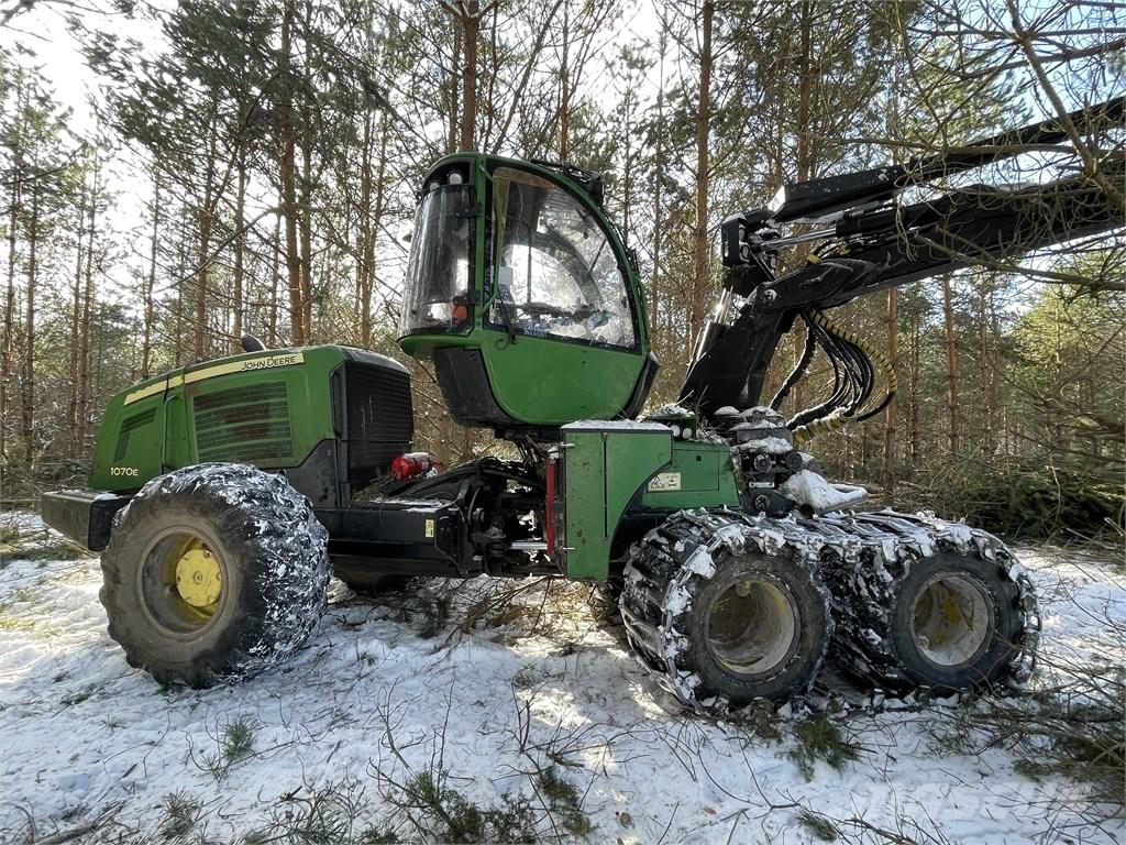John Deere 1070E Harvesters