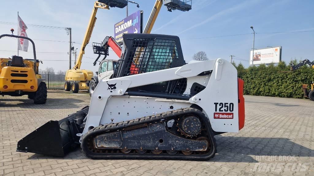 Bobcat T 250 Crawler FEL's
