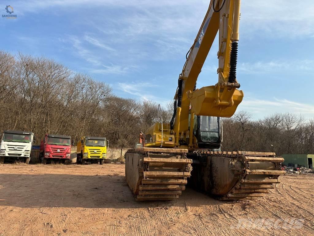 CAT 320CL Amphibious Excavators