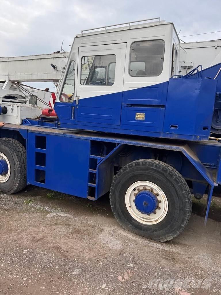 Tadano AR 300E Crane trucks