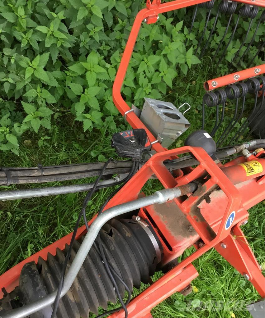 Kuhn GA 6632 Windrowers