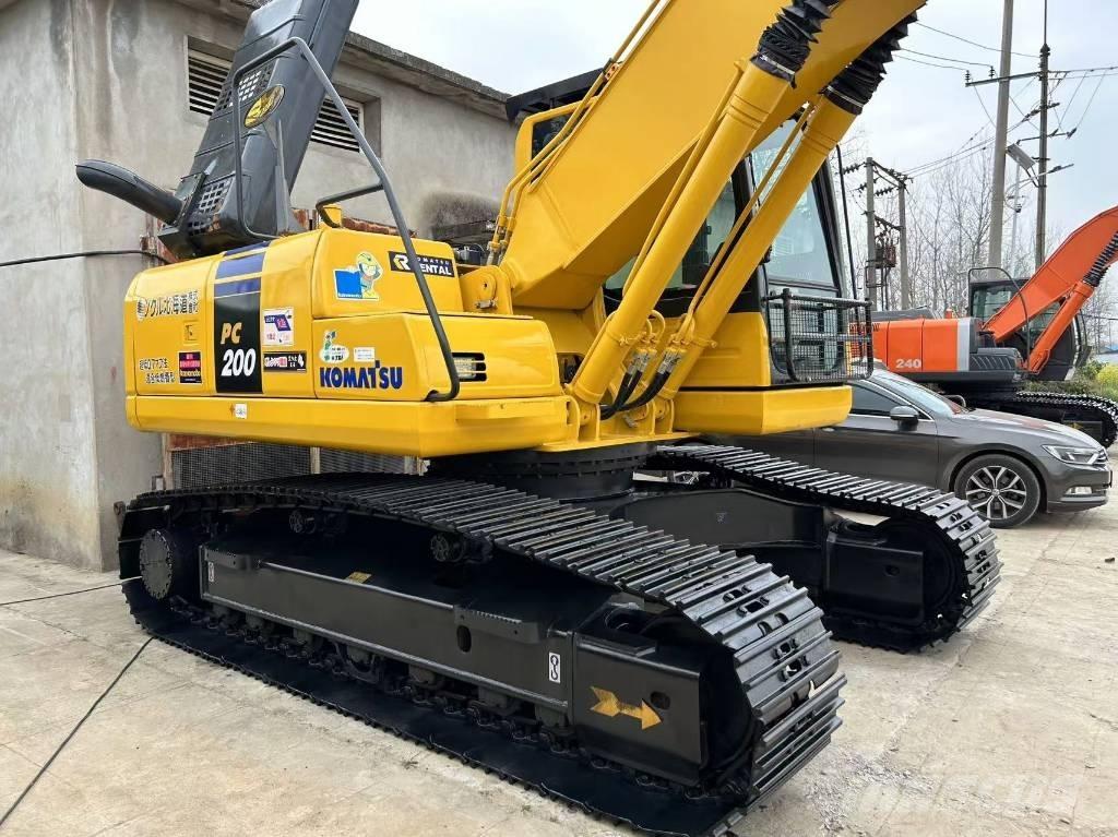 Komatsu 200 Crawler excavators