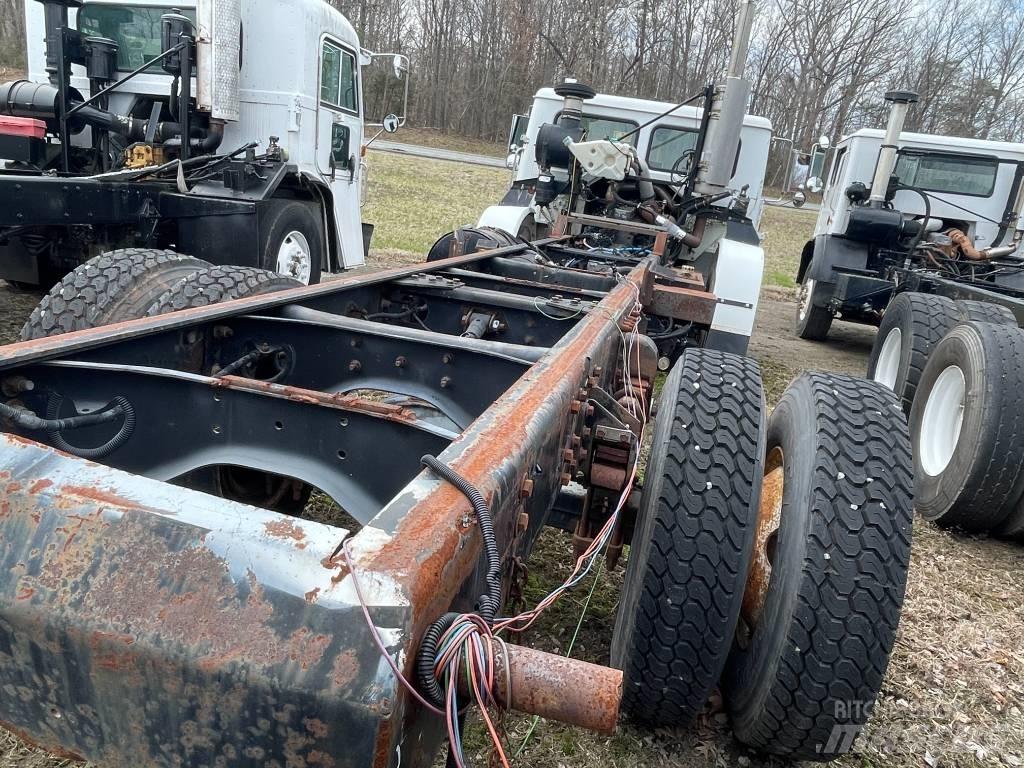 Autocar XPEDITOR Chassis Cab trucks