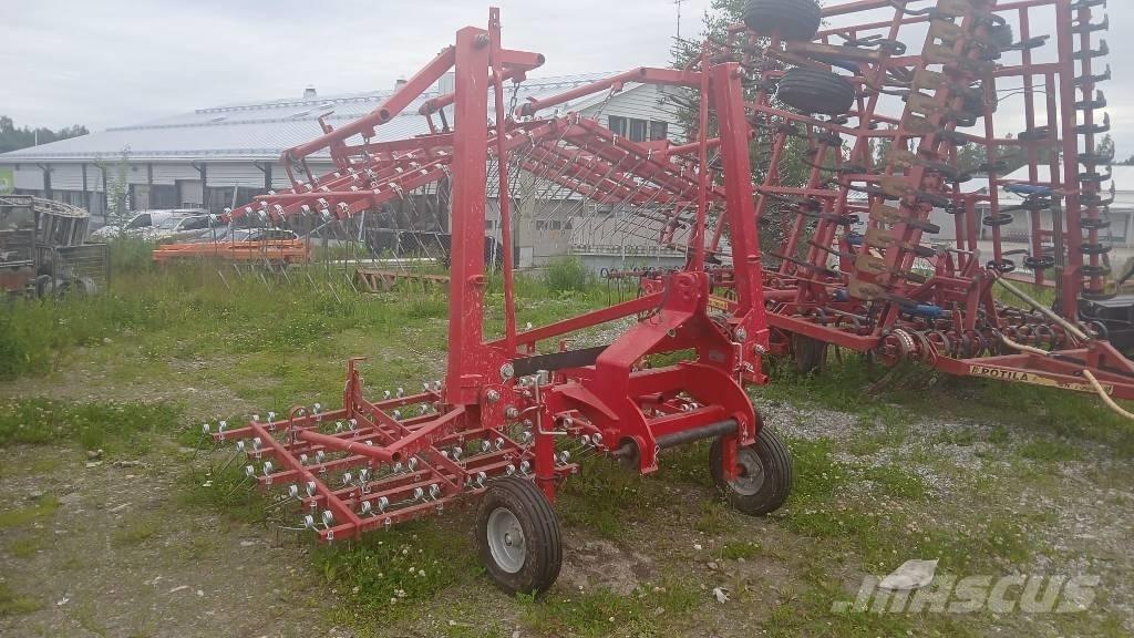  Izak rikkaäes Comb harrows