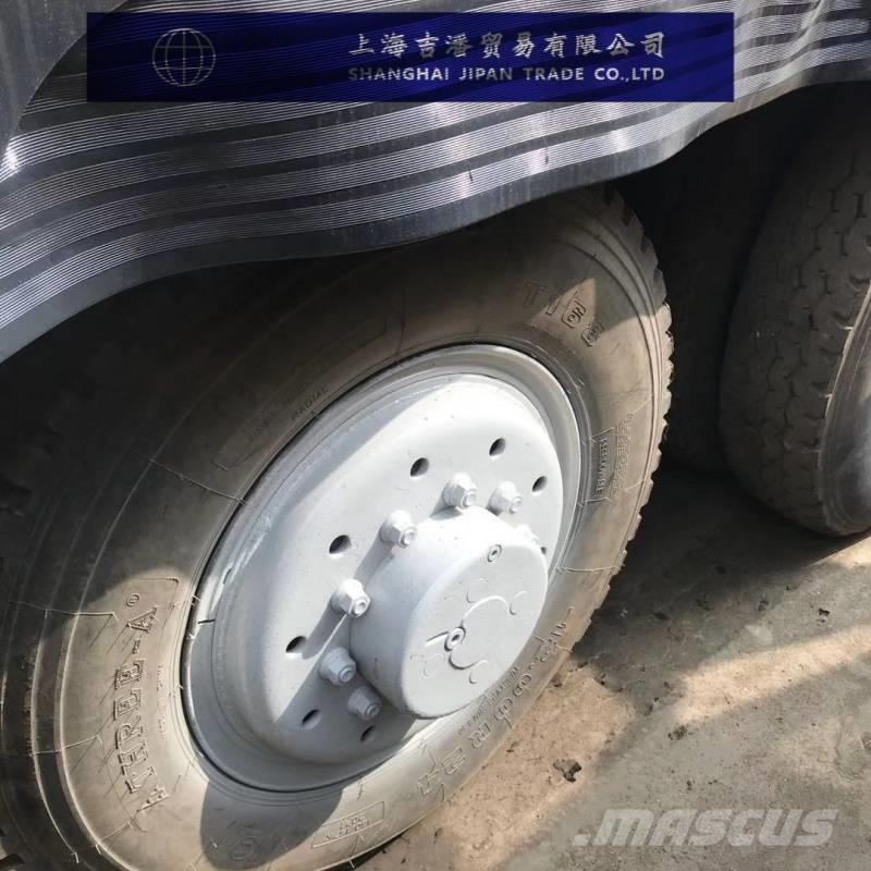 Sany STC1000 All terrain cranes