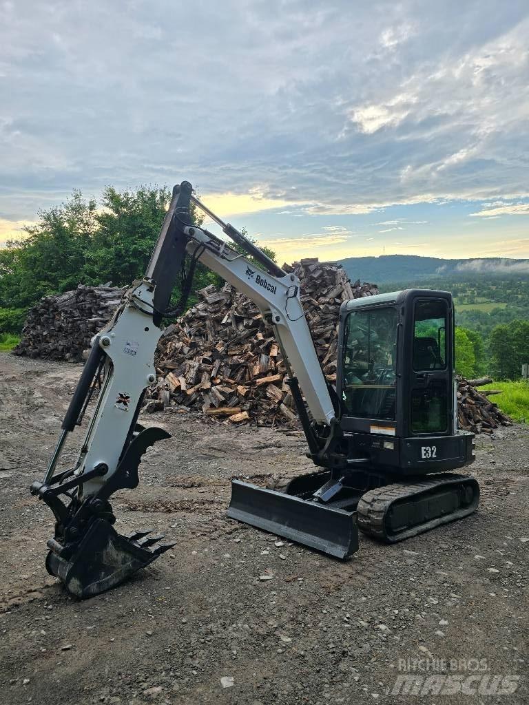 Bobcat E 32 Mini excavators < 7t