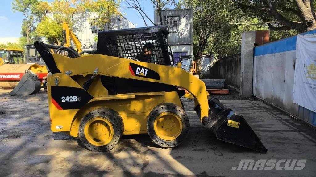 CAT 242 B 3 Skid steer loaders